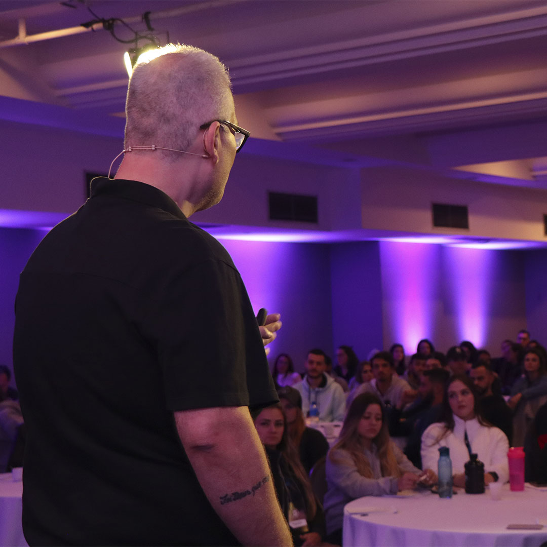 gapgroupoficial's tweet photo. “Chame o sucesso para fazer parte da sua vida” (Flávio Souza)

Ninguém nasce mais ou menos propenso ao sucesso.

Alcançar objetivos, bater metas, depende muito mais do que se faz ao longo da vida do que dos primeiros segundos dela.

#sucesso #gapimmersion #gestão #metas https://t.co/hTCvWwrsYg