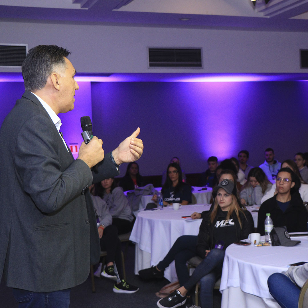 gapgroupoficial's tweet photo. “Chame o sucesso para fazer parte da sua vida” (Flávio Souza)

Ninguém nasce mais ou menos propenso ao sucesso.

Alcançar objetivos, bater metas, depende muito mais do que se faz ao longo da vida do que dos primeiros segundos dela.

#sucesso #gapimmersion #gestão #metas https://t.co/hTCvWwrsYg