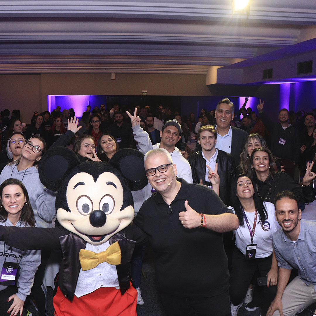 gapgroupoficial's tweet photo. “Chame o sucesso para fazer parte da sua vida” (Flávio Souza)

Ninguém nasce mais ou menos propenso ao sucesso.

Alcançar objetivos, bater metas, depende muito mais do que se faz ao longo da vida do que dos primeiros segundos dela.

#sucesso #gapimmersion #gestão #metas https://t.co/hTCvWwrsYg