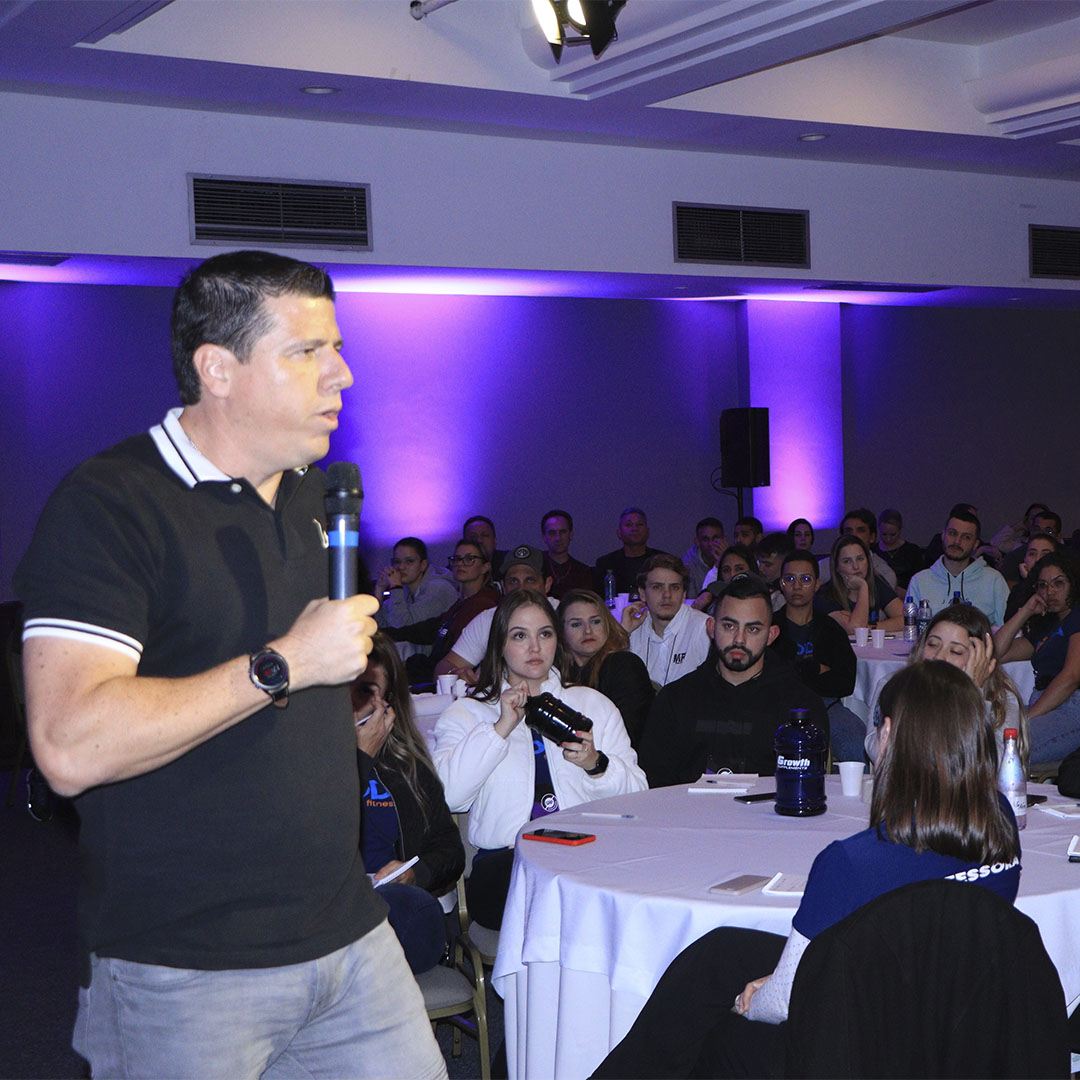 gapgroupoficial's tweet photo. “Chame o sucesso para fazer parte da sua vida” (Flávio Souza)

Ninguém nasce mais ou menos propenso ao sucesso.

Alcançar objetivos, bater metas, depende muito mais do que se faz ao longo da vida do que dos primeiros segundos dela.

#sucesso #gapimmersion #gestão #metas https://t.co/hTCvWwrsYg