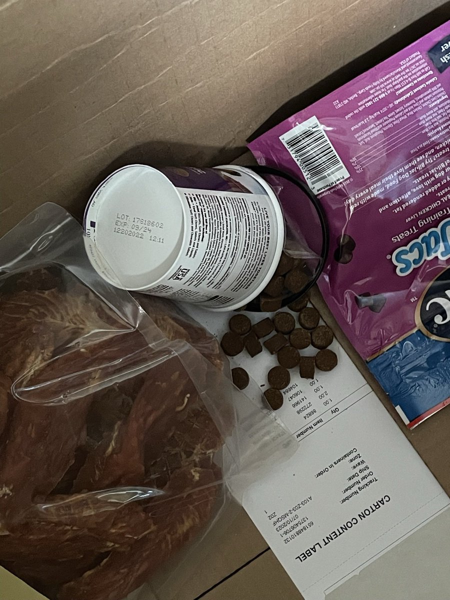 ebwsunshine's tweet photo. Oops simple physics: put the heavy stuff on the bottom so that they don’t squish the small stuff @Chewy https://t.co/TGgzWG9e8c