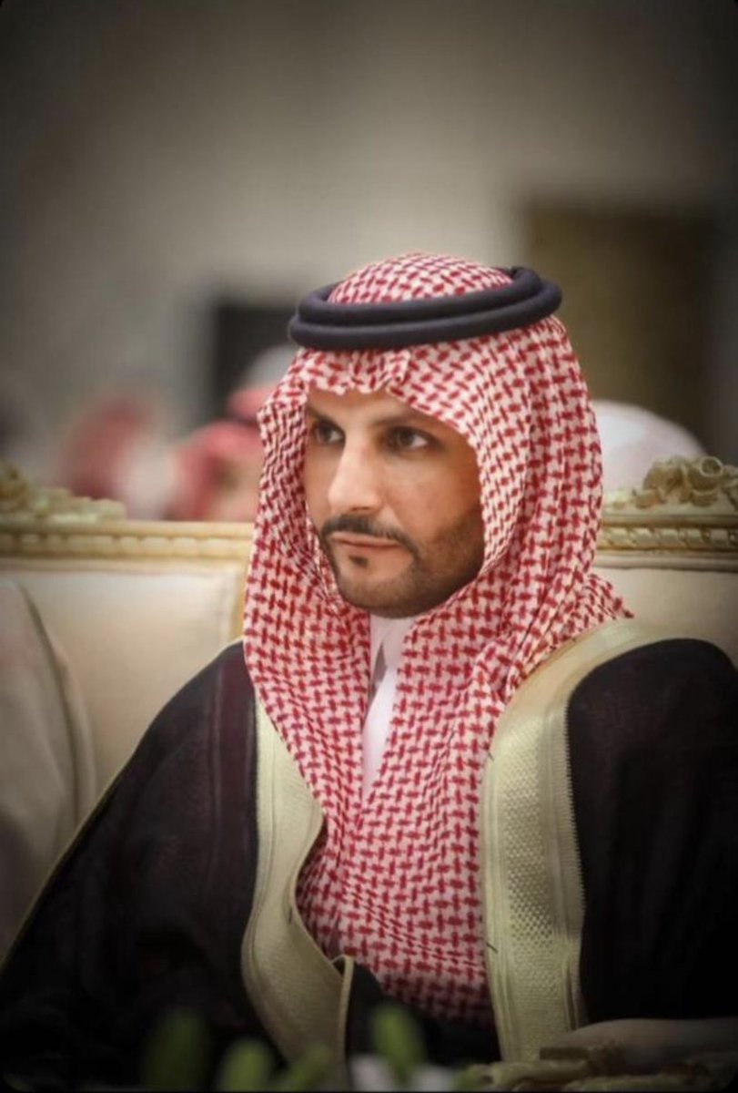 almtrbani's tweet photo. هذا نغيمش ذرخنا للصعيبات
هذا النديم إلي مايشقى نديمه 

زبن الركاب الي من البعد ونيات 
والله مانرضى عليه  الضليمه 

من دونه يْقاطع حكي كل شمات
ويسد فمهْ بتبن ولا شكيمه

ماله حلي إلا الجبال  المنيفات 
كن النساء عن جيب مثله عقيمه

إن غاب حظ مروجين الإشاعات
وإن بان حظ الأرمله واليتيمه ..

#مبارك_المطرباني 
@alajmy_ngemsh 
مرحباً بذا الطله يابو فهد
