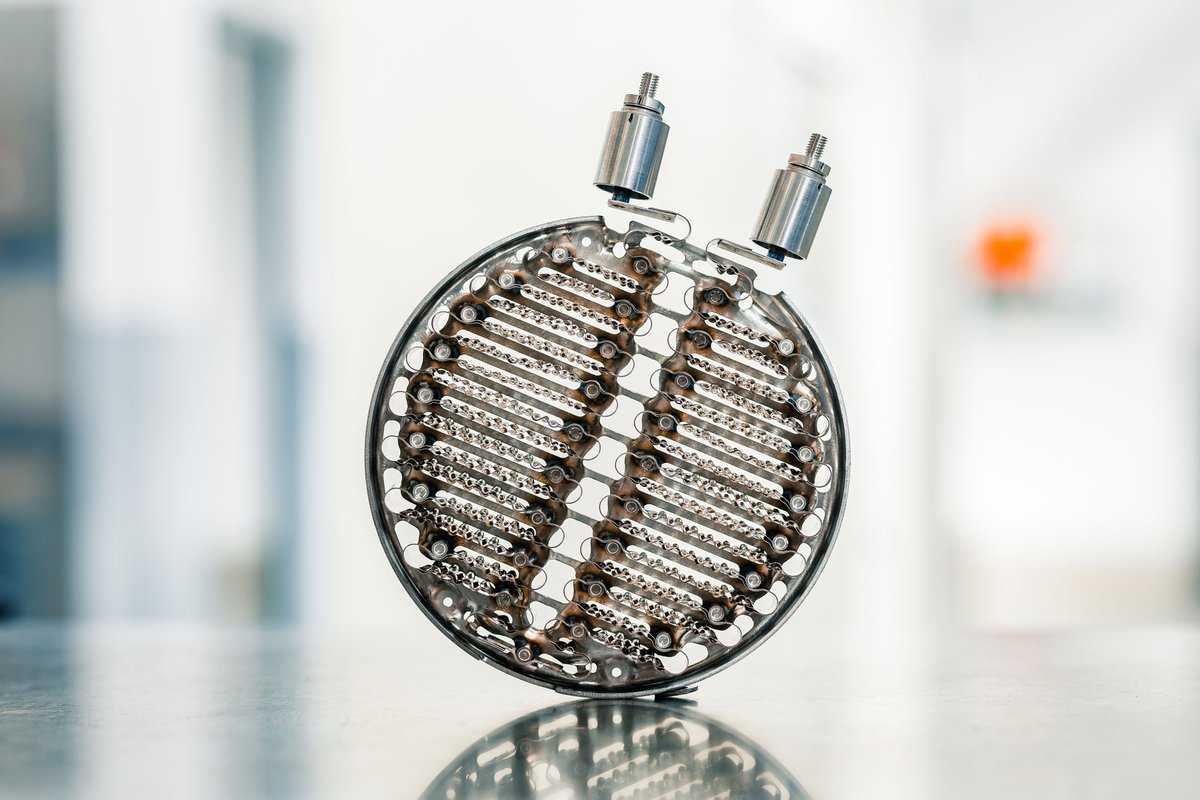 With the latest generation of the EHC Fractal Heater, #PurembyEberspaecher presents an innovative #ActiveHeating component that increases #ExhaustEmissionConversion in the cold-start phase and in the low-load range. More on the product: fcld.ly/be3ei40