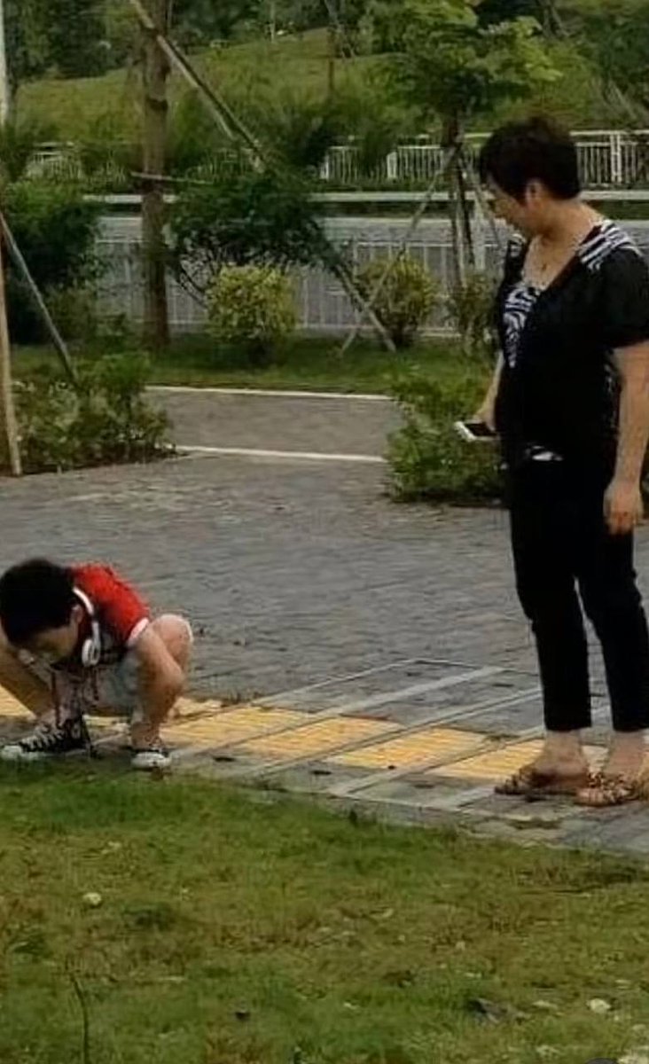 nct_menfess's tweet photo. Ternyata chenle nct! pernah menatap sijeuni sedalam ini pas predebut 🥹 https://t.co/QPrS81kav2