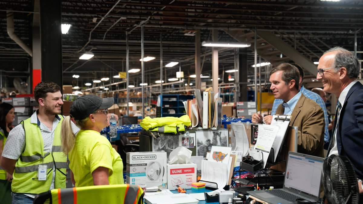 GovAndyBeshear's tweet photo. There are nearly 60,000 more jobs filled in Kentucky than before the pandemic.

From bringing in new jobs and record investments to funding upgrades for career and tech schools to train skilled workers, we're making sure our people have the opportunities they deserve. https://t.co/FdPhng1RBY