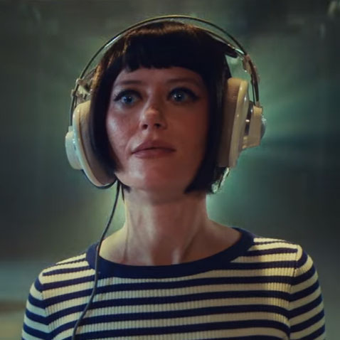 nt_put's tweet image. Yard Actの新曲、曲のクオリティはもちろんだが、今回はビデオクリップがめちゃくちゃイイ。ポスト・パンクにこういうカラフルさとポップさが加わるとかなり強いな。

Yard Act - The Trench Coat Museum youtu.be/7P0YpeMPZ9g @YouTubeより