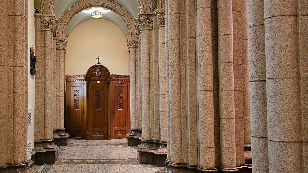 diospringfield's tweet photo. It's been about 1 month since our diocese officially welcomed the Norbertine Fathers to Springfield, IL. Have you had a chance to visit or join them in prayer? Here are some beautiful images you might see when visiting the campus. Read more at https://t.co/szBCTyZLqK
#norbertines https://t.co/NuZRzuSEDB