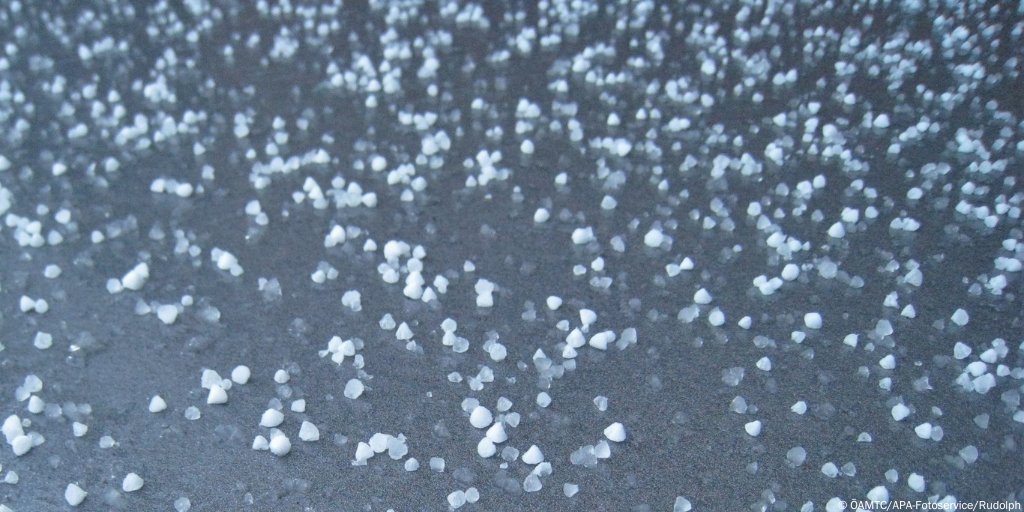 #Norditalien wurde von einem heftigen #Unwetter heimgesucht, leider gab es auch Verletzte. Zahlreiche Notrufe von Mitgliedern haben die #ÖAMTC Schutzbrief-Nothilfe erreicht, zumeist weil Fahrzeuge schwer beschädigt wurden. Wir helfen und sind selbstverständlich #immerfuereuchda