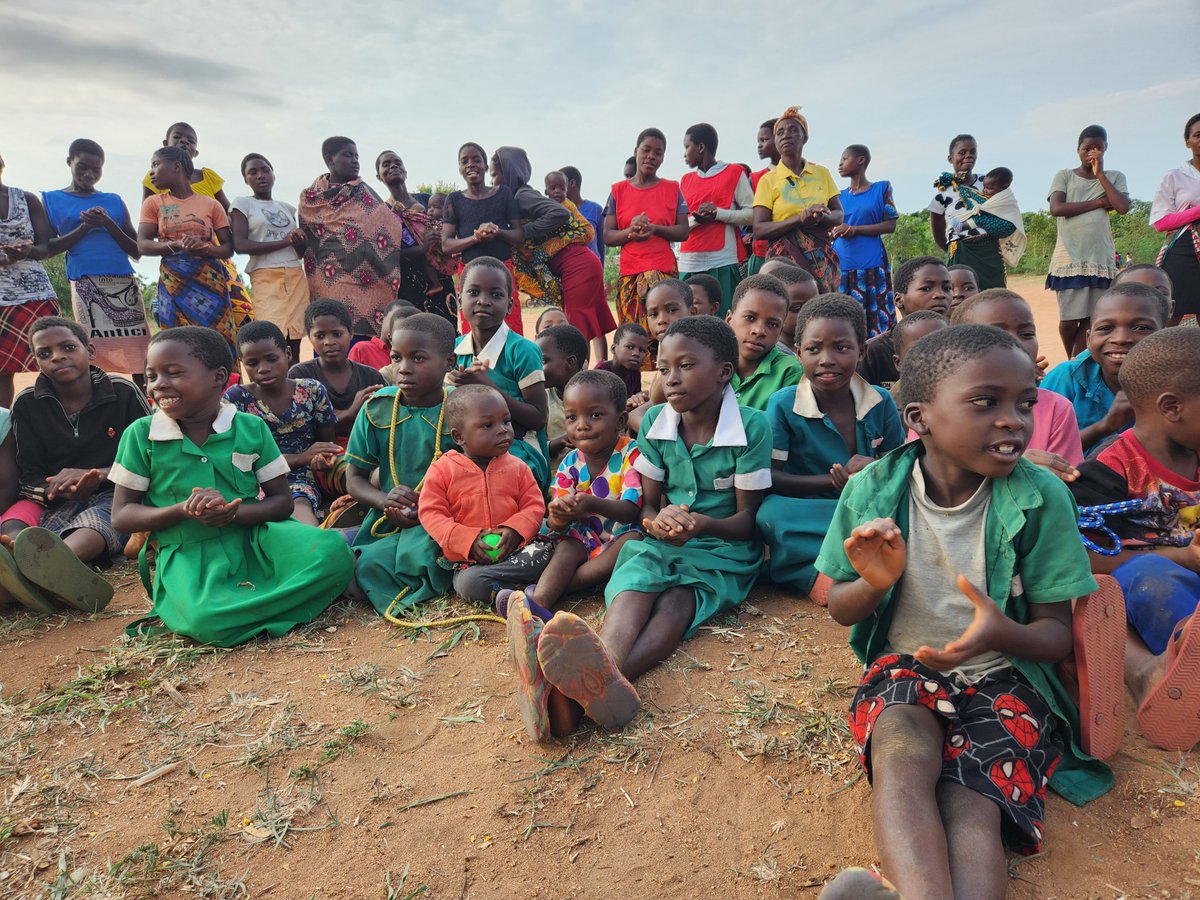UNICEFMalawi's tweet photo. Play improves the cognitive, physical, social, and emotional well-being of children and young people.
These young children at a #ChildFriendlySpace at Chileka in Blantyre are having fun and competitive games at a children's corner, supported by #UNICEF. https://t.co/8Cx3TDT9U4