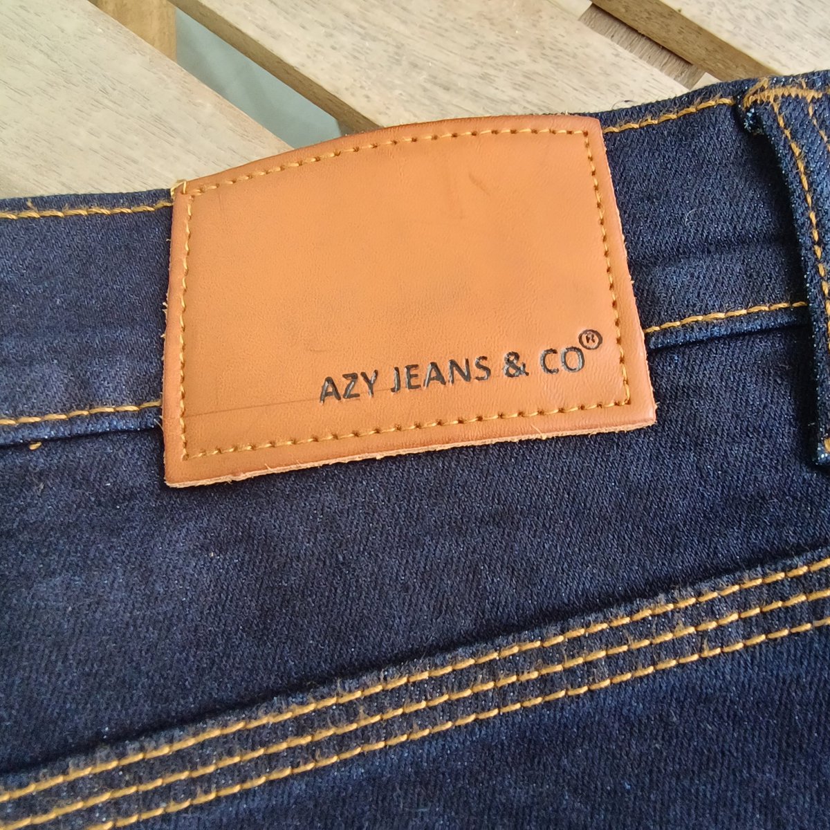 SyedAkramin's tweet photo. STRAIGHT OUTTA KELANTAN

Tadi ke Bangi, jumpa butik jeans. Saya pun cuba sehelai, tanpa cakap banyak terus bayar. 

Sempat berbual dengan penjaga kedai, katanya jeans ini dijahit di Kuala Krai oleh anak tempatan, sebahagian besar proses gunakan tangan. Patutlah sedap lain macam. https://t.co/jlS7ZTeJ4g