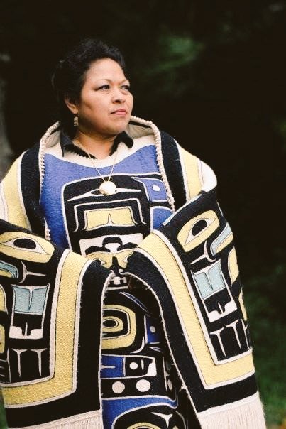 womensart1's tweet photo. Tlingit weaver Anna Brown Ehlers of the Tlingit Chilkat tribe, Pacific Northwest Coast #WomensArt https://t.co/DjFadTDh3a