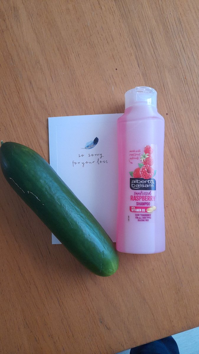 minkyBmu's tweet photo. Leaving present from one of my class. Am baffled https://t.co/ZB1erOmJwk