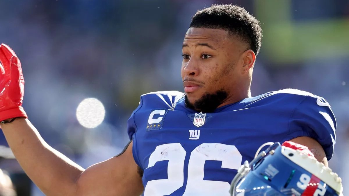RGIII's tweet photo. Saquon Barkley is the HEART AND SOUL of the Giants offense. IF he hits all the incentives in his deal he will make $29 MILLION LESS PER YEAR than his QB Daniel Jones, who got paid this offseason off the back of Saquon. https://t.co/HZyB86Ugtr