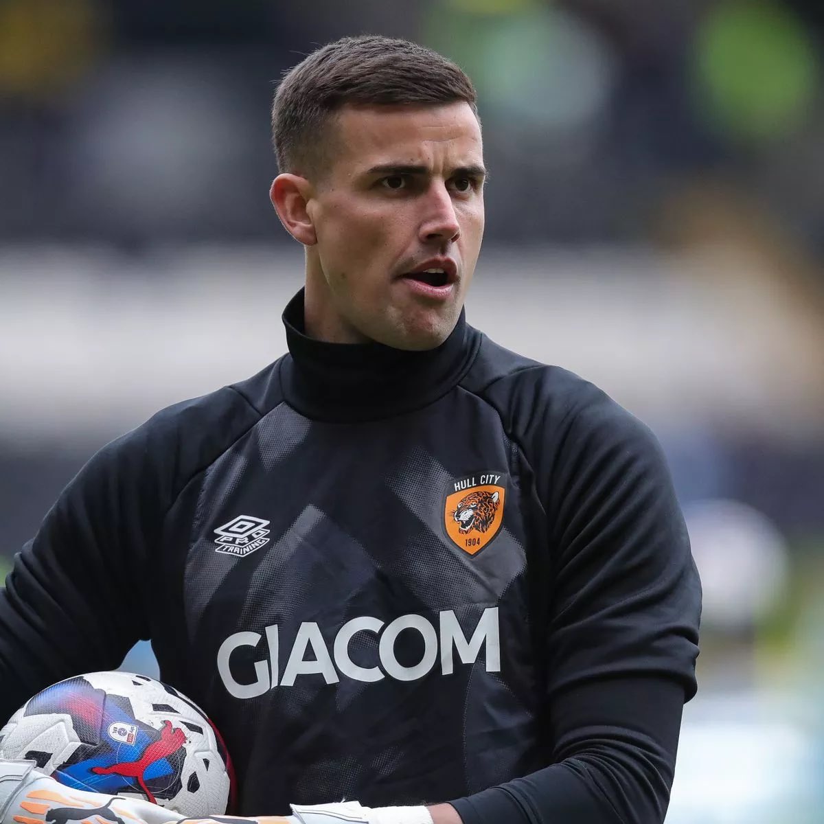 Karl Darlow is expected to join Leeds from Newcastle.

Bournemouth are focusing on other targets.

(Via: <a href="/FabrizioRomano/">Fabrizio Romano</a>)

#LUFC