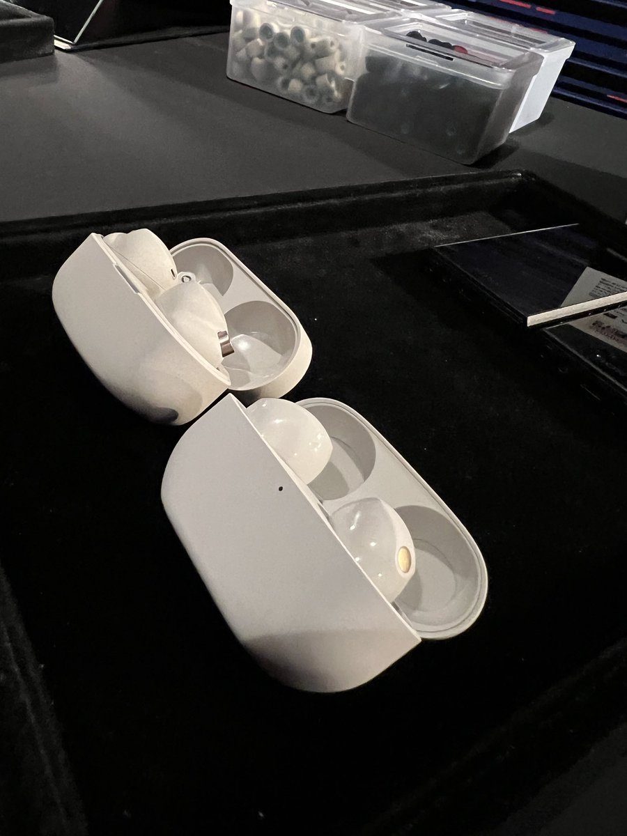 gadget_chanyou's tweet photo. 何日か前にお声がけしてもらって
Sony WF-1000XM5 の新商品発表イベントに
行ってきました。
(装着モデルさんが知り合いだったのはビックリ😳)

小さくてやはり装着感が良くなってた👍

頂いたコメは、返信か動画の中で答えますね。

取材協力：ソニーマーケティング株式会社 https://t.co/EKj1mdf3Un