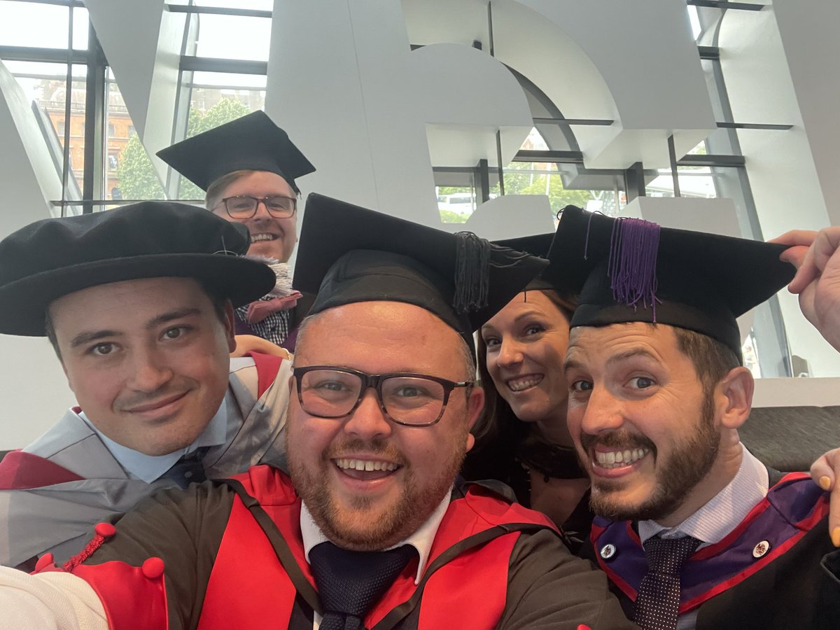 CMetPolCrim's tweet photo. Mae'r tim plismona profesiynol a throseddeg yn mwynhau y seremoni graddio 2023. Pob lwc i pawb! https://t.co/j9QCSUJqQv