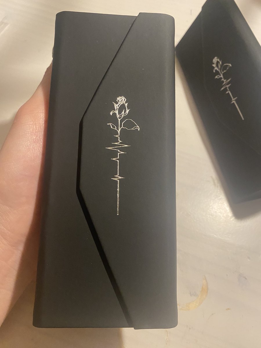 sera_4728's tweet photo. 届いてたー！
メガネケースも付いてるとは思ってなくて、なんならケースも取り出しやすいようにちょっと工夫されててびっくりした！
メガネチェーンも欲しいな🤤
@CuLLt_Official https://t.co/SeSF4jOGKS