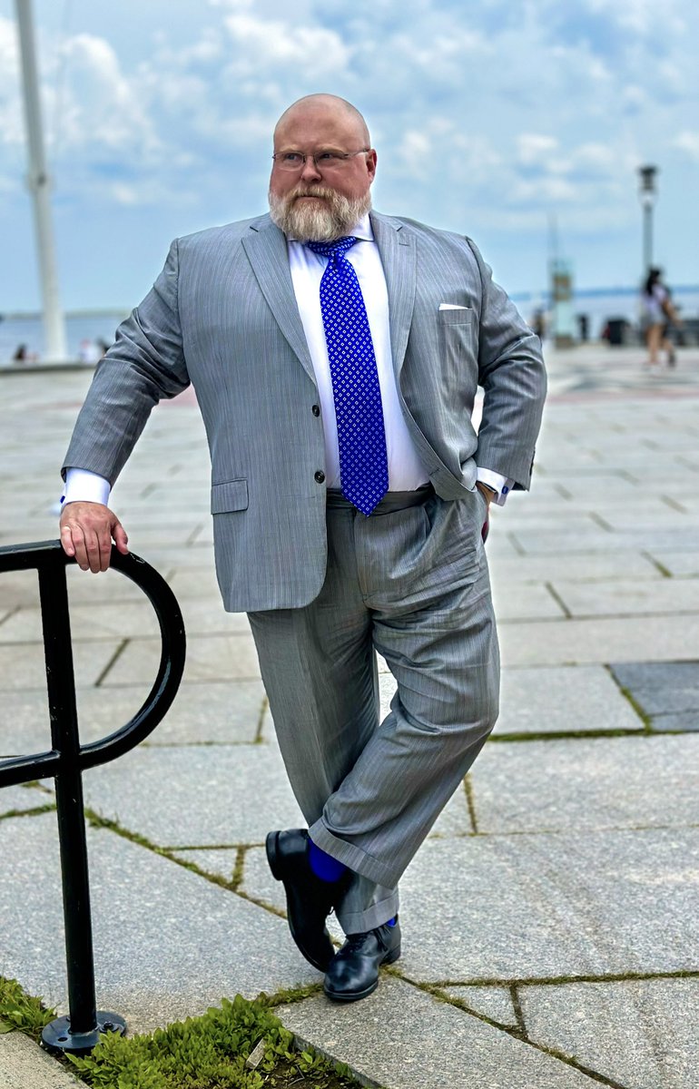 TheBigSartorial's tweet photo. “You must a have something incredibly important to do to be dressed like that in this heat”
“Indeed, for I have run out of mayo”
_
Suit: Brooks Brothers
Tie: London York
Braces: KK &amp; Jay
Socks: Southern Scholar
Shoes: Allen Edmonds
_
#Suits #suitandtie #menswear #necktie https://t.co/cSBjvZe6xA