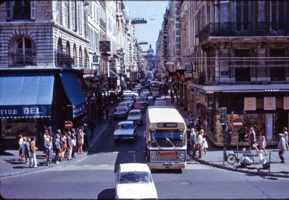 PereBilo's tweet photo. La Rue Saint Fé, née en 1693 à Aujourd'hui ! 👗 https://t.co/AdFrUkgLW9