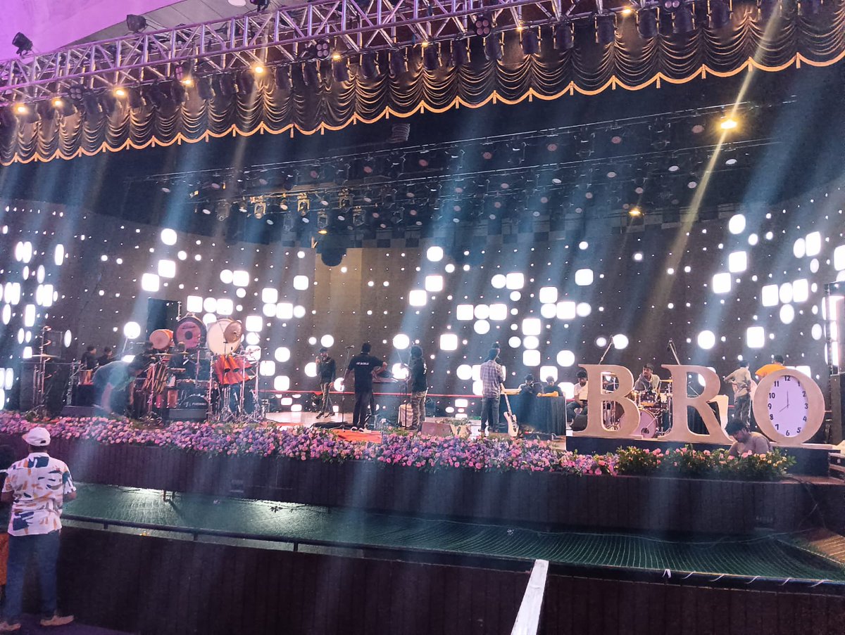 NarmadaAmu's tweet photo. #BroPreReleaseEvent
Full of purple theme
💜💜💜💜💜💜💜💜💜💜
#MyFavColour😈 #EyeFeast💜🤍
🔯 https://t.co/6XQEwBPLPT