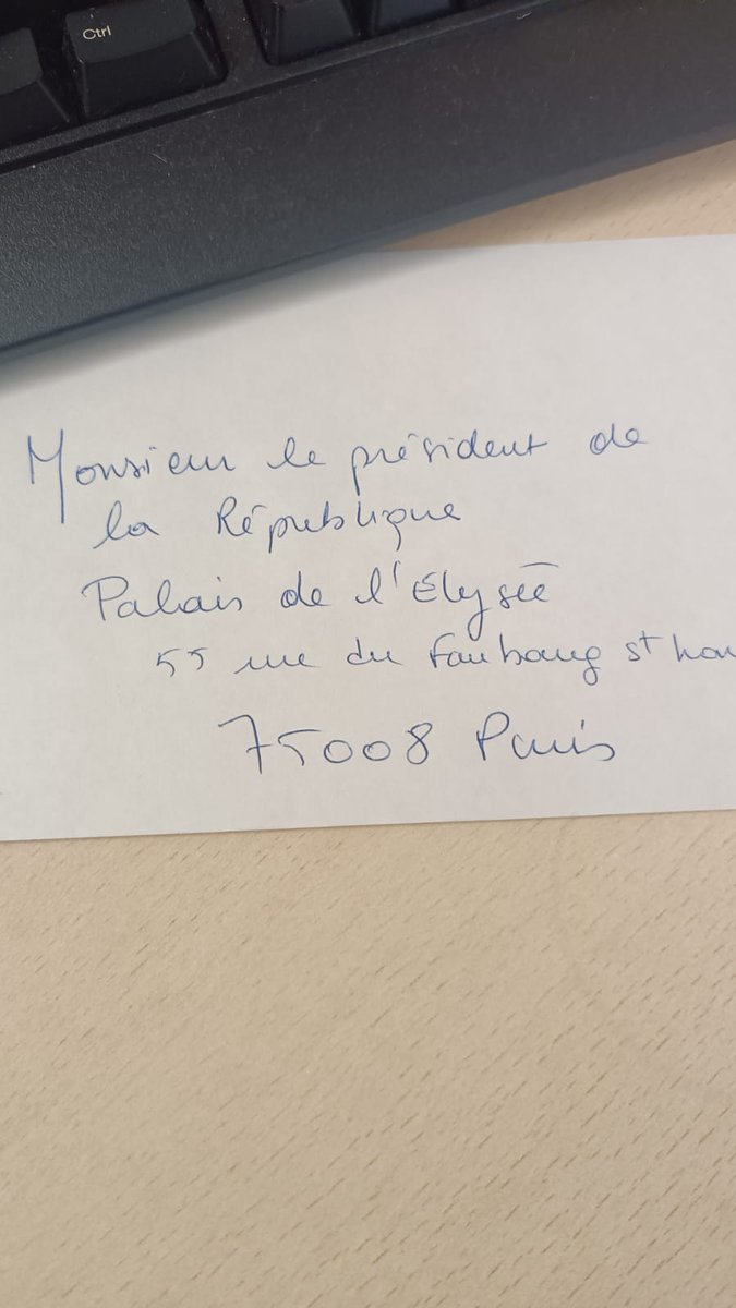 asso_MMI's tweet photo. .@EmmanuelMacron,
En réponse à vos propos accusant les familles monoparentales d'être responsables des #revoltes et des #Violences dans notre société.
⬇️ Notre courrier
#100JoursDeChaos
#Macron13h
#meresisolees https://t.co/K4uvlsvLoG