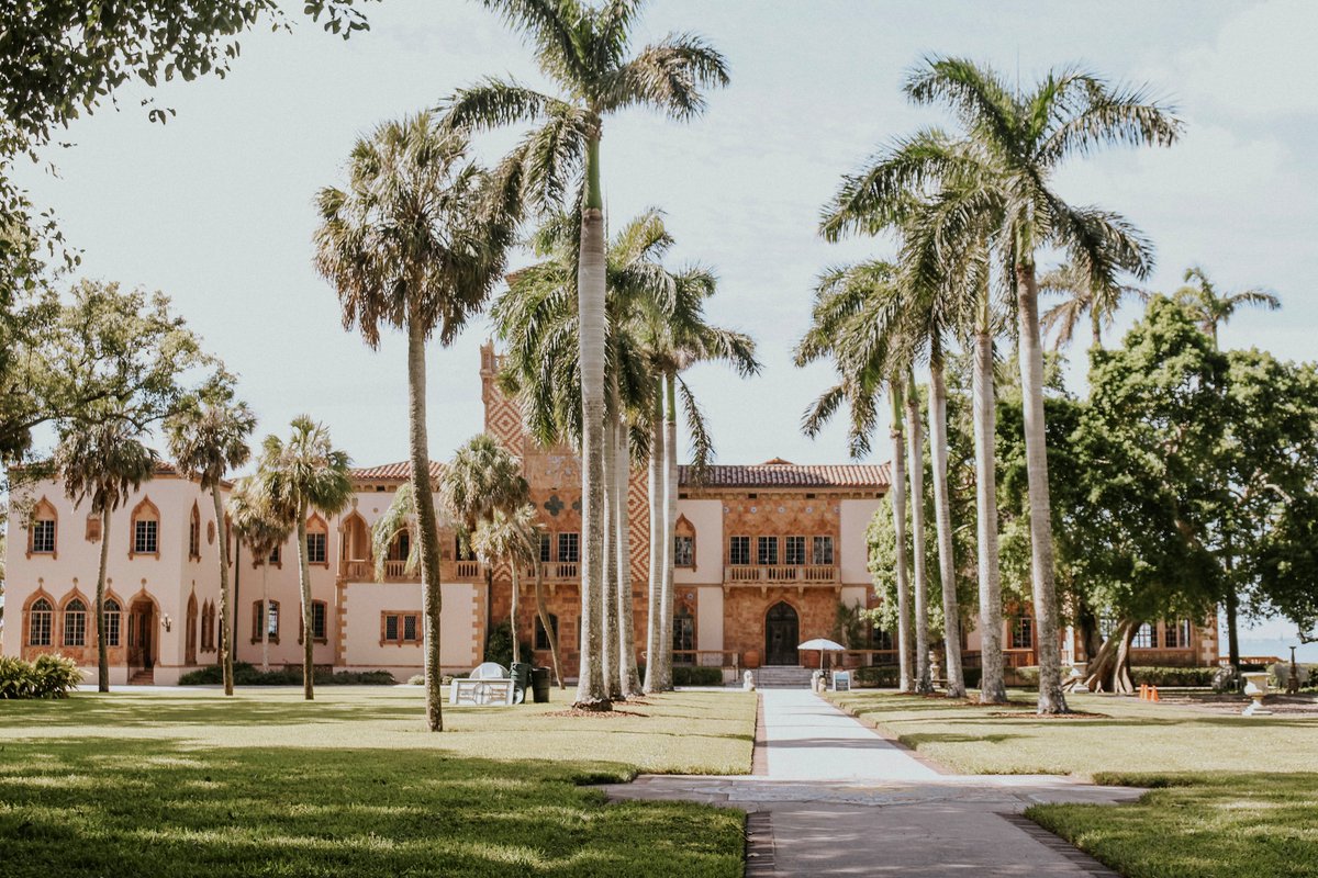 Whether you want to unwind on Siesta Key's pristine beaches or explore the Ringling Museum of Art, The Rental Radar has got you covered with unbeatable car rental options. Start your journey today! 

therentalradar.com/destination/ch… 

#SarasotaAdventures #CarRentalSpecials #VisitSarasota