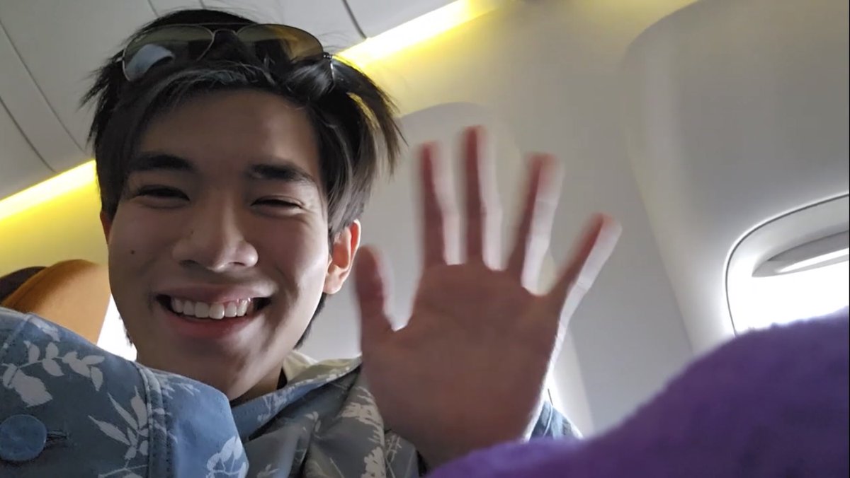 nattawat_jiro's tweet photo. Now that GMMTV has already uploaded the Osaka vlog on their channel, can they already allow Fotfot's vlog to continue? 😭

#FourthNattawat
#FotfotVlog
#FotfotChannel https://t.co/zID4xTtu6x