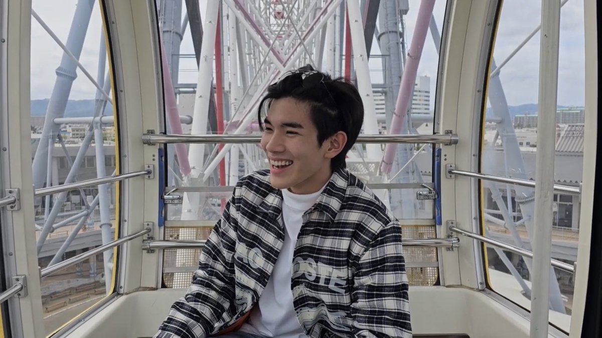 nattawat_jiro's tweet photo. Now that GMMTV has already uploaded the Osaka vlog on their channel, can they already allow Fotfot's vlog to continue? 😭

#FourthNattawat
#FotfotVlog
#FotfotChannel https://t.co/zID4xTtu6x
