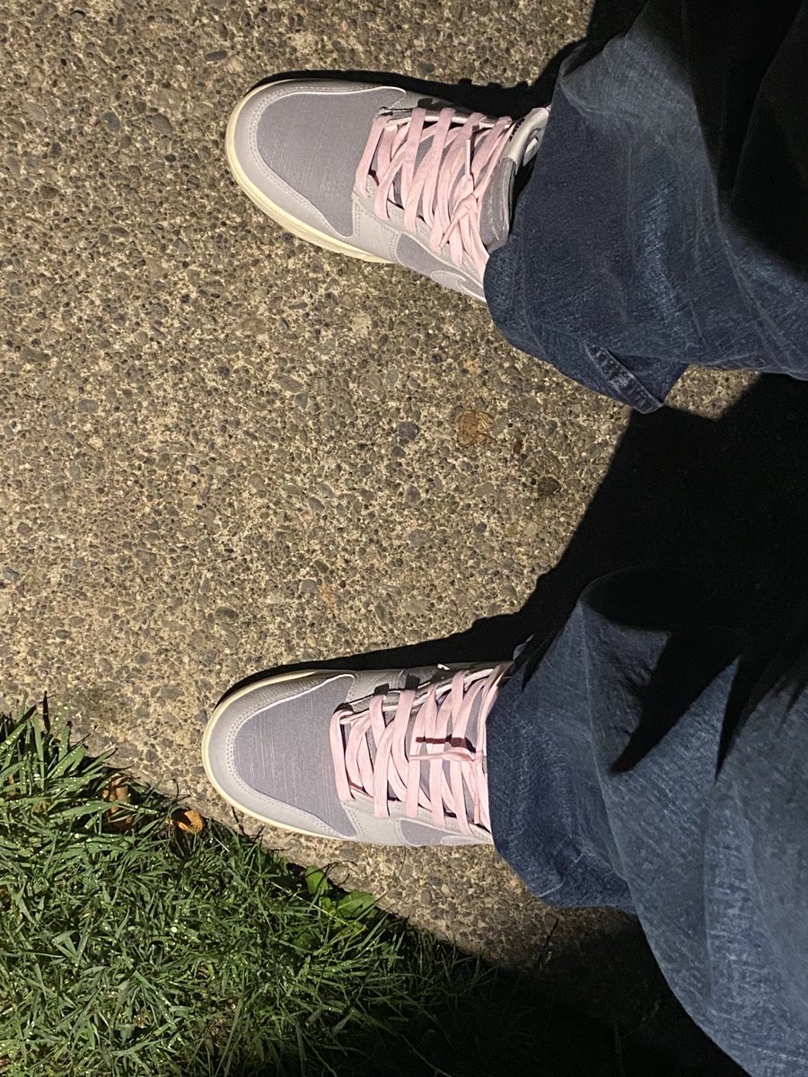 FR3L4NCER's tweet photo. #kotd Dunk High Certified Fresh Cool Greys. Love the rip stop looking toe box and buttery leather. Pink laces are great on these!! #snkrsliveheatingup #dunkhighs #snkrskickcheck https://t.co/fRBw6s9n81