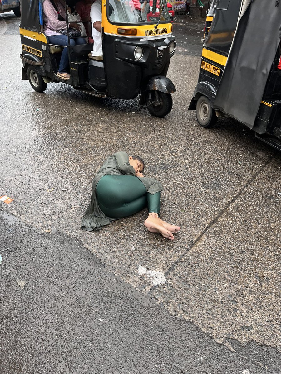 SanikaMore's tweet photo. @MumbaiPolice there is a woman lying in between the street of Goregaon East near Railway station opposite the bus station. We picked her up and kept her aside but she is not in the best condition. Tried calling 100 but there was no response https://t.co/4DVR4lWFYk