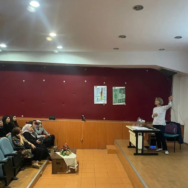 BilHemveAso's tweet photo. Bilecik Halk Eğitimi Merkezi olarak usta öğreticilerimiz için İş Sağlığı ve Güvenliği kursu açtık. Bu kursumuzda usta öğreticilerimize iş ortamında meydana gelebilecek kaza, yaralanma ve yangınlara karşı alınacak önlemler hakkında bilgiler verildi. Kursumuzdangörüntülerimiz https://t.co/RYQWc3MUv1