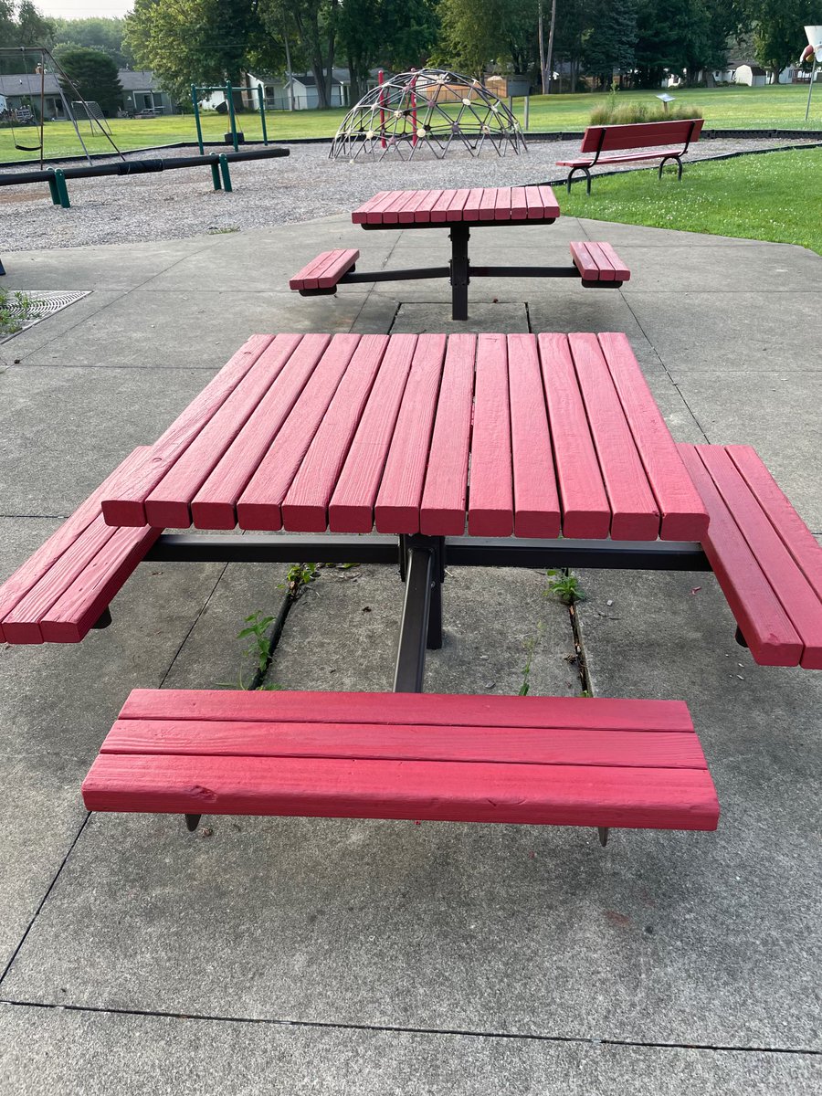 AvonLake_Ops's tweet photo. We love the little touches that go into getting ready for another great school year! Check out the tables at the main Westview playground. @WV_Wildcats @AvonLakeSchools #ALexcellence #AL101 https://t.co/rAhWpE4oc3