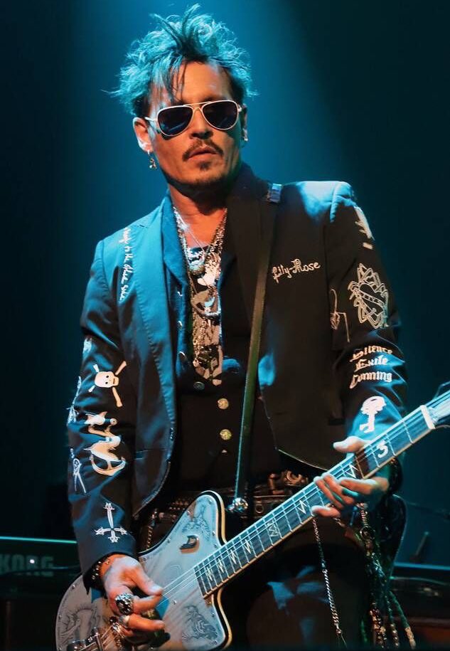 🚨AGORA: Johnny Depp é encontrado inconsciente e a banda do ator cancela agenda de shows.