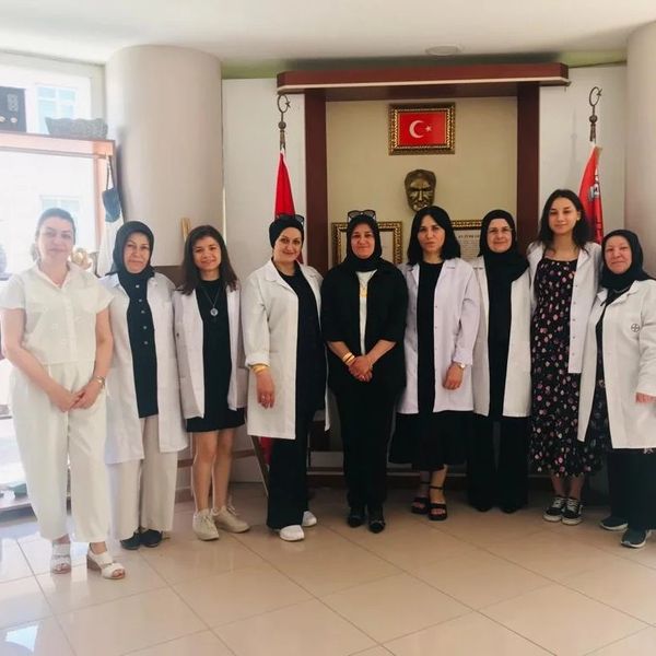 BilHemveAso's tweet photo. Bilecik Halk Eğitimi Merkezi olarak açmış olduğumuz Aşçı Yardımcısı kursumuzu kursiyerlerimiz 23.06.2023 tarihinde başarı ile tamamladı. Kursumuz sayesinde birçok teorik ve pratik bilgiler öğretildi. Kursu başarı ile tamamlayan kursiyerlerimiz MEB onaylısertifikaalmaya hakkazandı https://t.co/6szzjWegsj