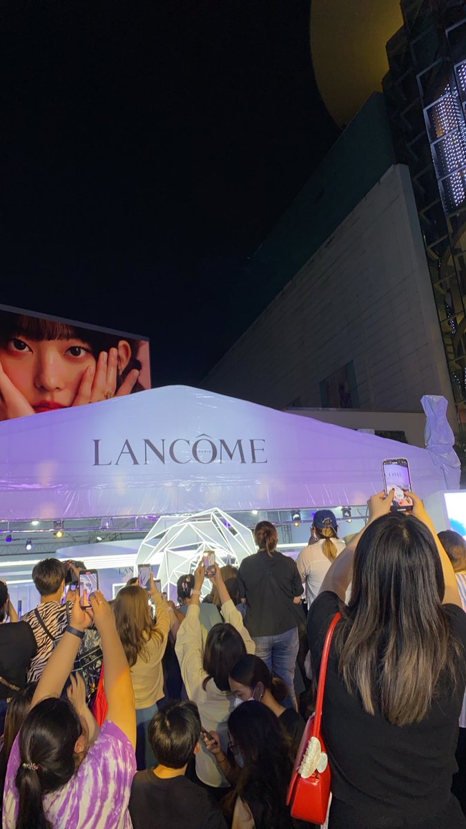 คือเดินผ่านมาพอดีตอน ‘เธอเรามีเรื่องต้องคุยกัน’ ก็เลยหยุดรอคุย🫠 #LancomeBeautyTechxBillkin