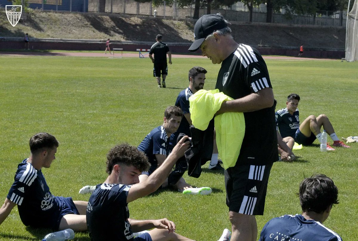 lagimnastica's tweet photo. 🏋‍♂️ Incansable el trabajo de nuestro cuerpo técnico 
#AúpaSego🔴🔵 https://t.co/GsIKfSOFRz