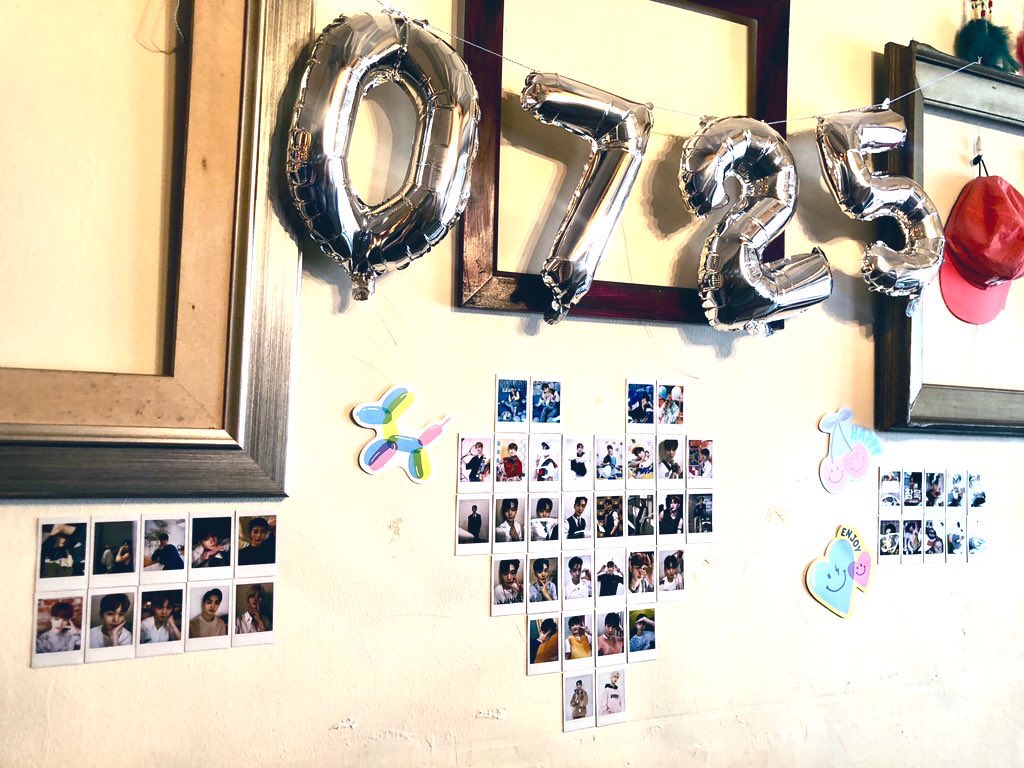 leehyeopzzi's tweet photo. 드리핀 주창욱 아기 흰둥이 생일 축하해🎂🎉
@725_jcu 님 카페 이벤트
쓰리고카페 성산점
존잘 창욱이 폴라로이드로 가득했던 공간
키링도 겟챠! 하지만 젤 귀여운건 창욱네컷
#드리핀 #DRIPPIN #창욱 #CHANGUK
#HAPPY_CHANGUK_DAY https://t.co/Aky458gK5D