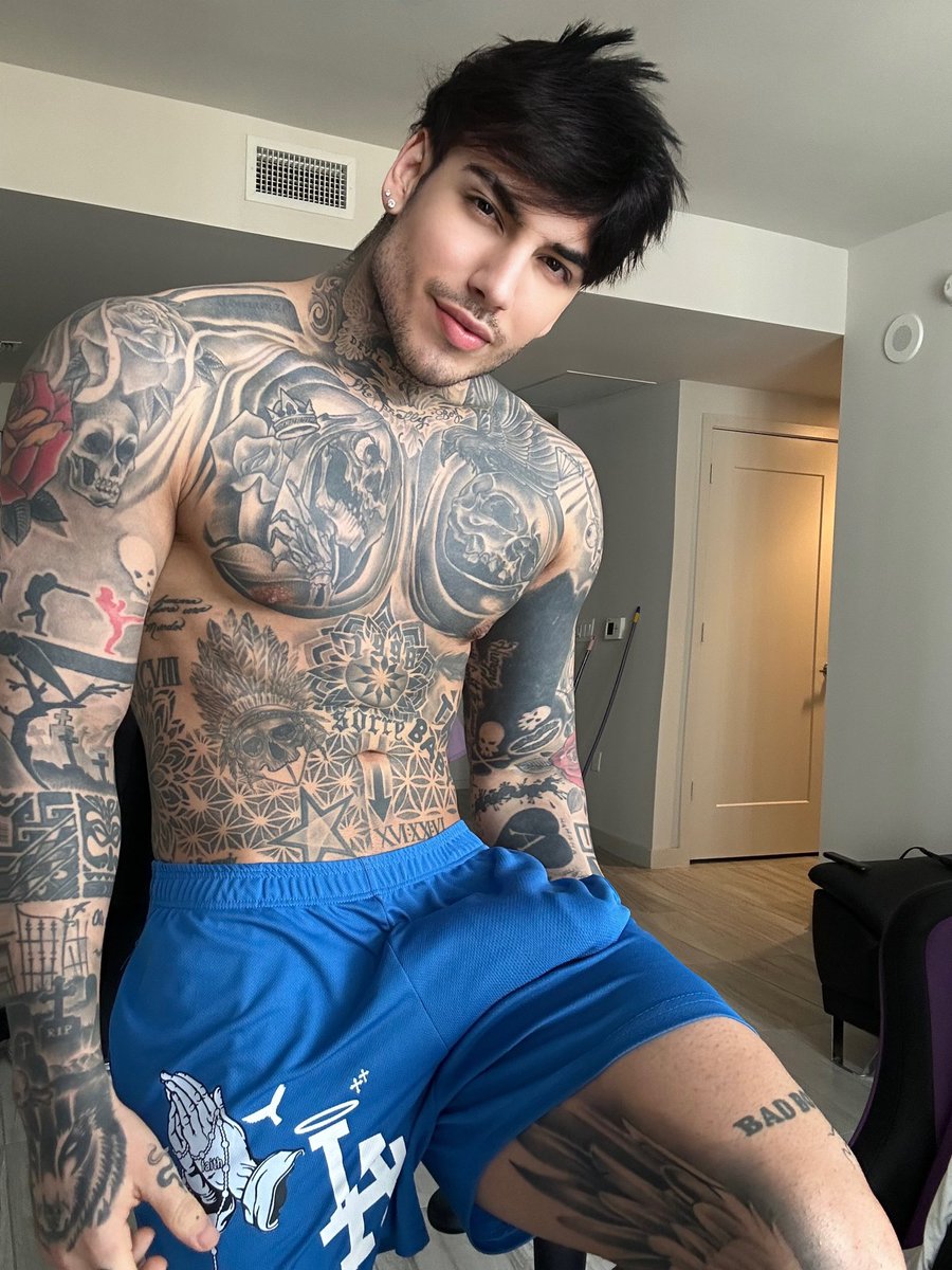 Good Morning baby I woke up hot 🍆 You can see me in this link being naught...