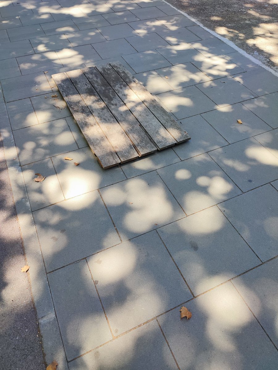 urirosm's tweet photo. @ajbegues @policiabegues bona tarda. al camí ral 54 hi ha una claveguera sense tapa, quan pogueu... https://t.co/Qt76OyXfRR