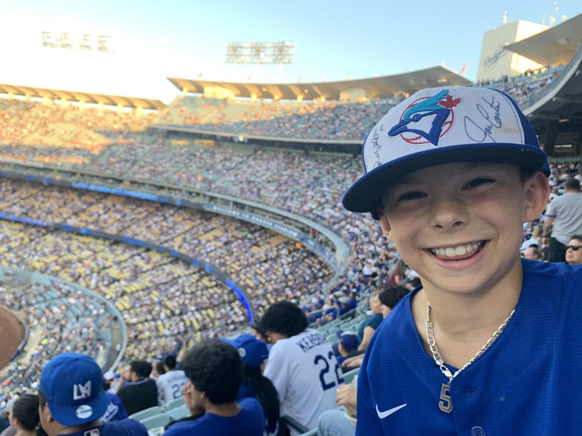 Too bad you can’t take signs into Dodger Stadium! <a href="/BlueJays/">Toronto Blue Jays</a> #NextLevel