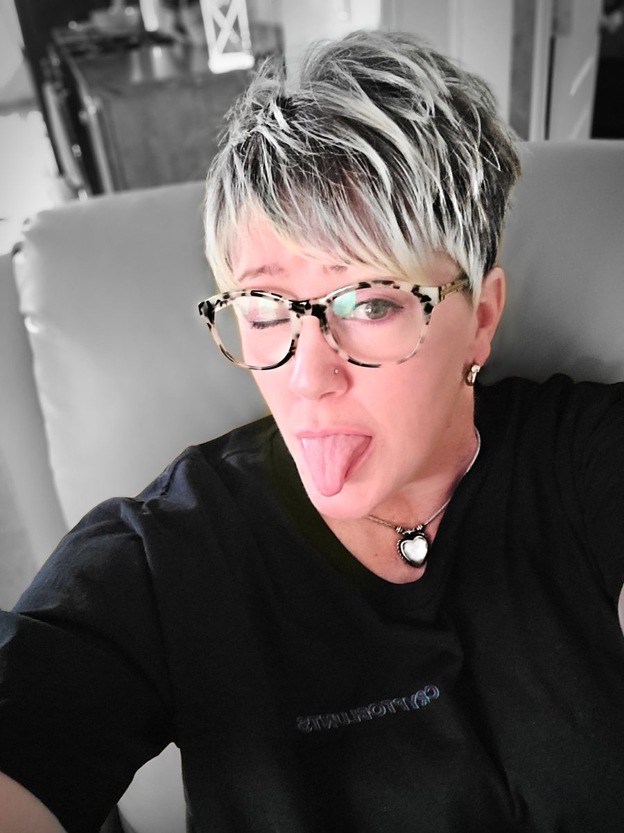 AlchemiDream's tweet photo. @DripperPb πSporting my #cryptoblunt tee from @KushCabinNFT https://t.co/zUVBPKqZr6