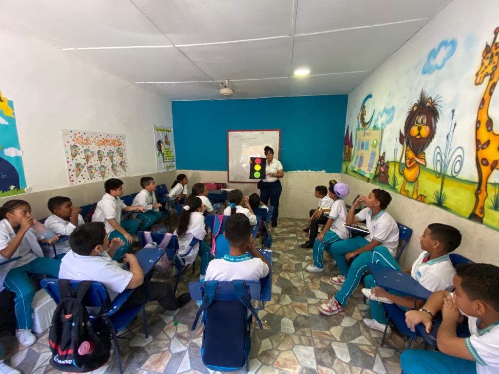 Aire_Energia's tweet photo. Continuamos con los talleres URE🏫 del programa #EnnovaScool 📚impactando a la fecha 7.217 estudiantes, en las 4 territoriales promoviendo una cultura de ahorro de energía y cuidado del medio ambiente 💡🍃en los más pequeños #ValorSocial #EnergíaConsciente https://t.co/cfiEXWlpvY