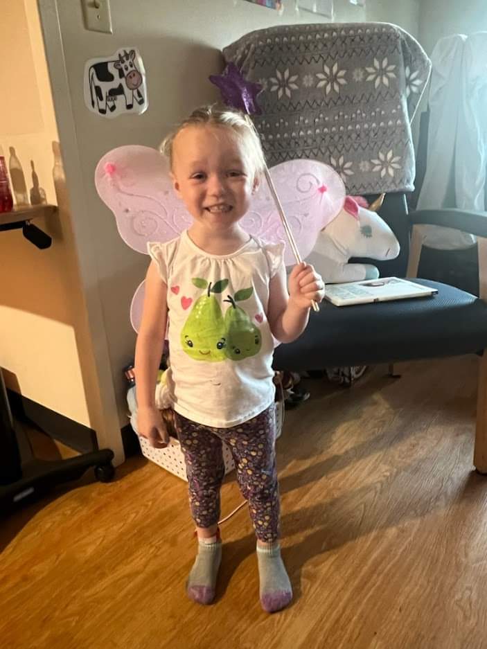 We were finally released from #nortonchildrens on Friday and Blakely will start her next round of chemo on the 31st. She is doing good now. But this next phase is going to be alot on her little body. #BlakelyStrong https://t.co/P5CTFTKrbq