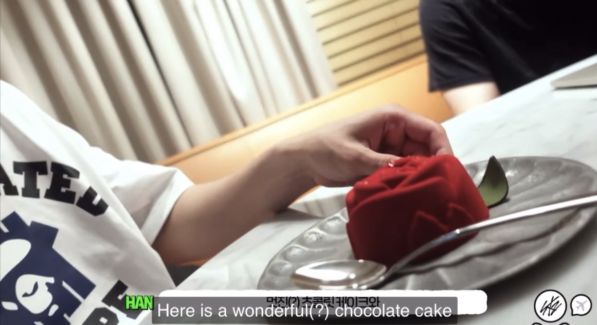 didhanming's tweet photo. how to have the perfect hotel date (following the han steps):
1. go to your linoring’s room and get comfy
2. get the fanciest cake (extra points if it’s chocolate flavored and rose shaped)
3. coffee (extra points if you make it yourself)
4. watch a movie ! and enjoy eo’s company https://t.co/T2AgGKyDT2