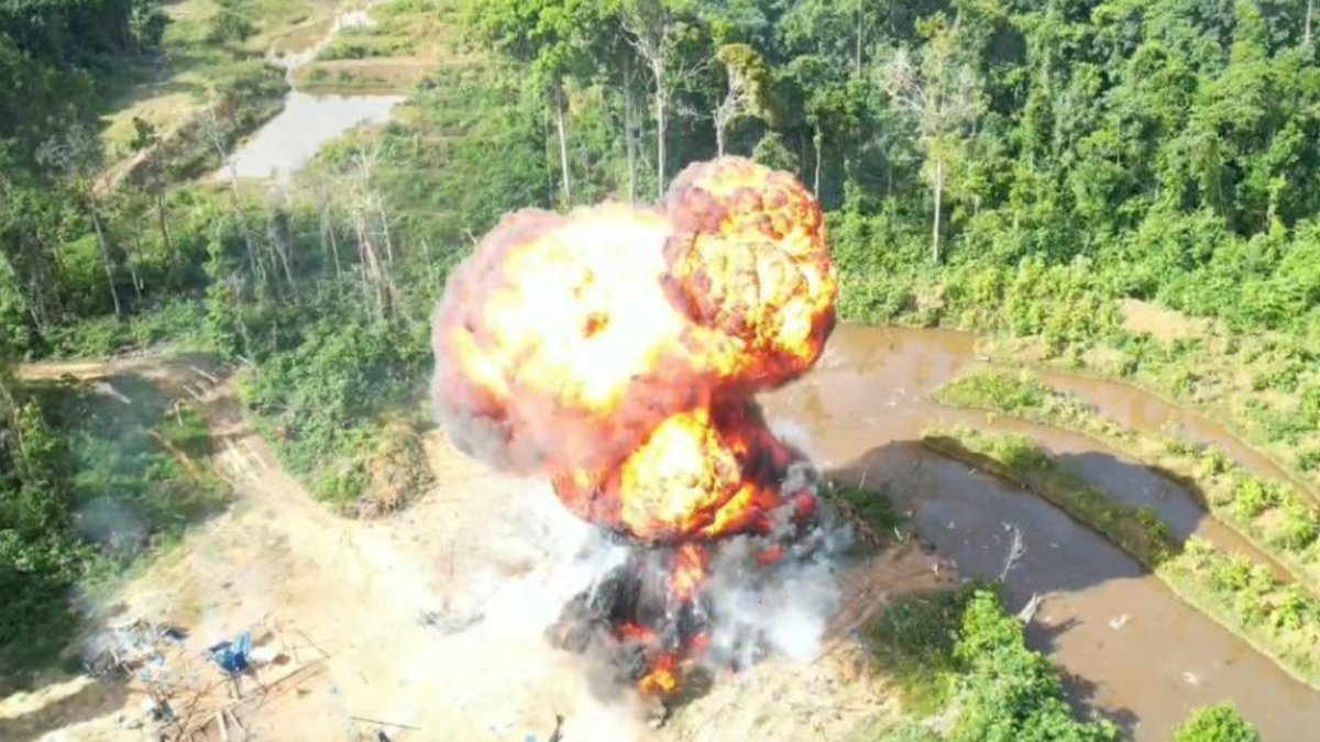 yami2336's tweet photo. #LuchaAntiimperialista
Operación Roraima 2023: FANB desmantela campamento de minería ilegal en Bolívar.
G/J Domingo Hernández Lárez: "Es un derecho y un deber de cada generación proteger y mantener el ambiente en beneficio de sí misma y del mundo futuro. "
@4Freddy23 https://t.co/4X5fKLIjYh