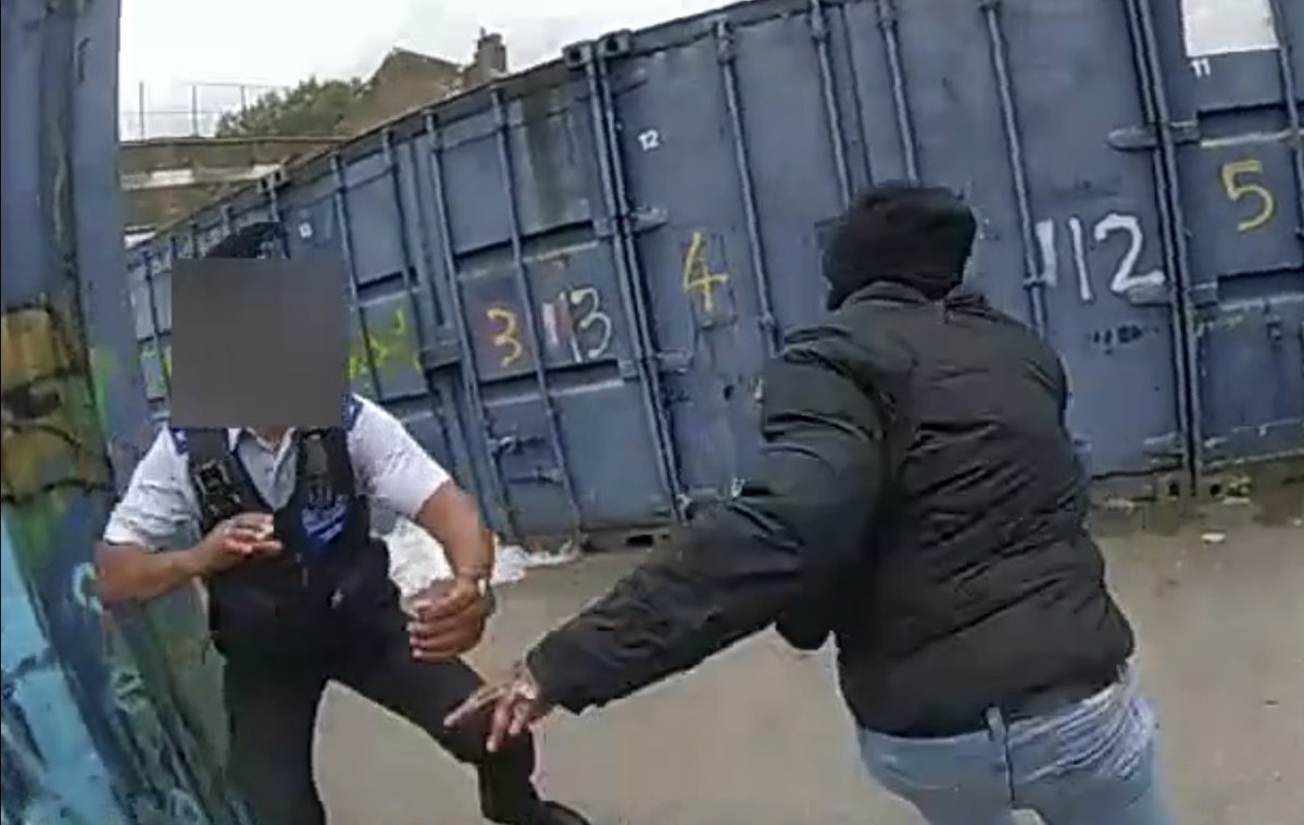 Hackney Police tweet media