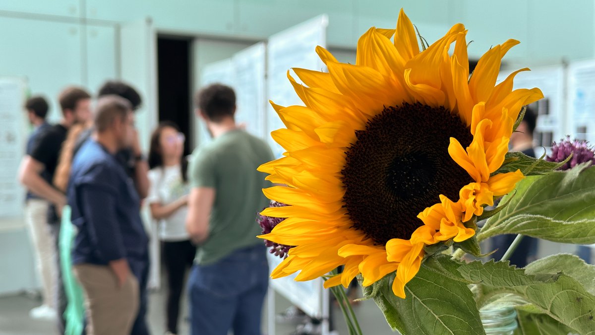 MPI_Muenster's tweet photo. Our first SCIENCE DAY at @MPI_Muenster. What a nice event to mix and mingle - not only for better insights into the scientific projects, but also for getting to know the diversity of people working in the institute! Great job by our PhD and postdoc representatives on organising! https://t.co/4y3dUgMOfh