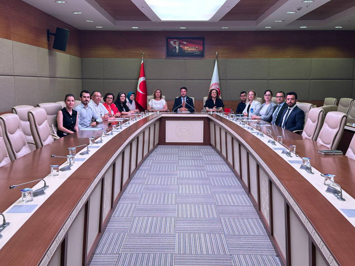 EmreCaliskan_50's tweet photo. Bugün Gazi Meclisimizde farklı alanlarda ve görevlerde çalışan değerli fizyoterapist meslektaşlarımla verimli bir toplantı yaptık.

Türkiye Fizyoterapistler Derneği Başkanı Değerli Hocam Prof.Dr. @TLNDGR ve SBÜ Gülhane Fizyoterapi ve Rehabilitasyon Fakültesi Dekanı Değerli Hocam Prof.Dr. @UnNecmiye ile sahada çalışan meslektaşlarımızın tüm sorunlarını enine boyuna istişare ettik.

Meslek Yasası, ihtiyacımız olan atama sayıları , özlük hakları ve sahada çalışan fizyoterapistlerin ihtiyaçları gibi bir çok konu hakkında gerekli adımları atacağız.

Tüm katılımcı meslektaşlarıma teşekkür ediyorum.