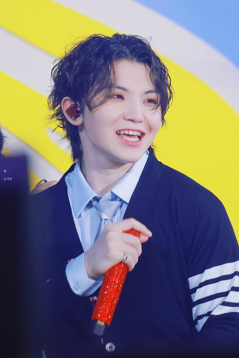 R0sieM00n's tweet image. 230721 팔로우 콘서트 day1

보리야~🥹

#우지 #이지훈  
#WOOZI