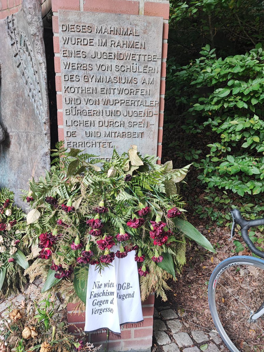 WeareWuppertal's tweet photo. Unterwegs nach #Wuppertal #Beyenburg mache ich immer eine kurze Pause am KZ #Kemna Mahnmal. Gerade im Moment mehr als angebracht. https://t.co/vPJdEHWyLO